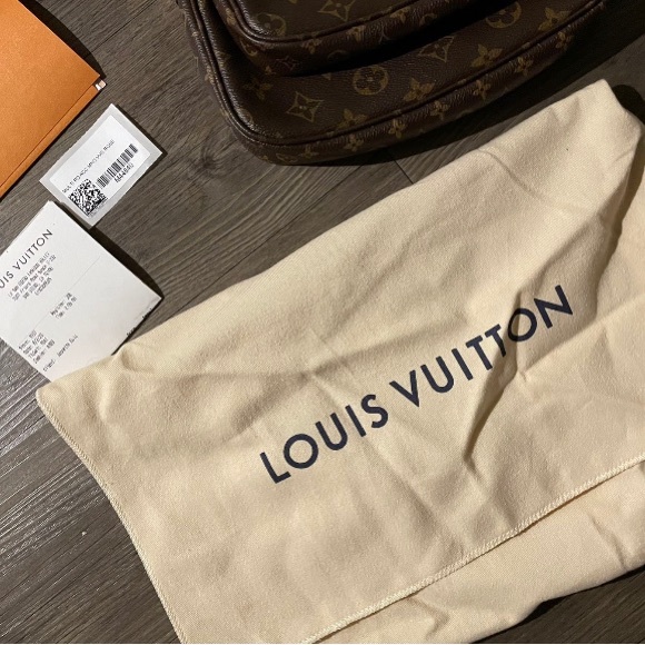 Louis Vuitton Crossbody Bag - Picture 2 of 14